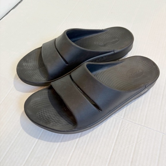 Oofos Ooah Slide Sandals Recovery Sandals Size 12 Size EU 45 Black Comfort Foam - Picture 1 of 8